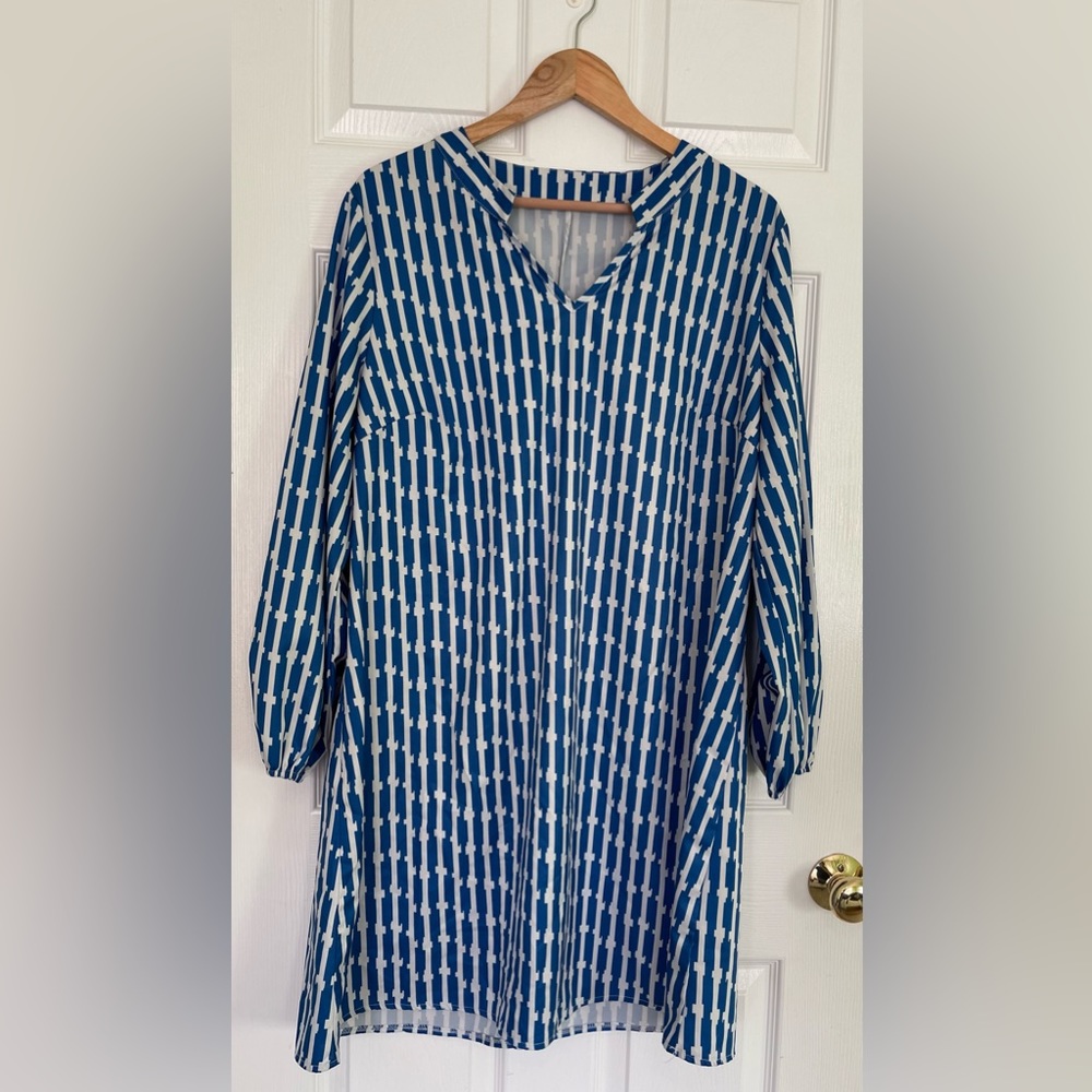 Nw/oT SHEIN-blue and white printed shift dress Size XL(14)
